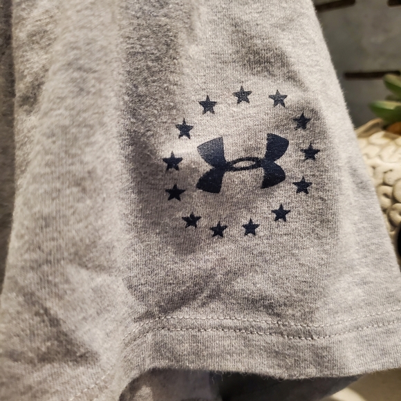 Under armor Rock Shirt Women's Medium Blood Sweat Respect - Picture 3 of 4